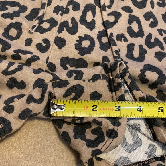 🍂Adorable Cheetah print lounge shorts! - Picture 4 of 10